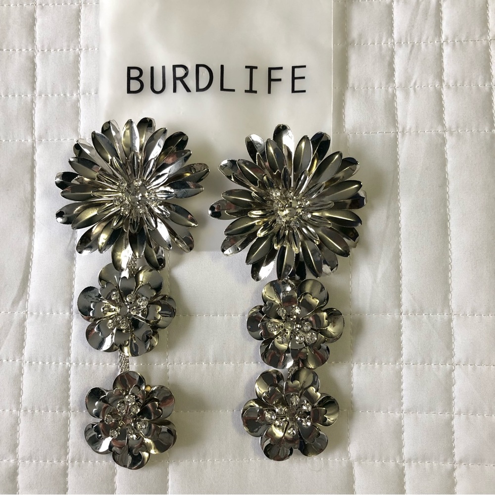 Burdlife Metal and Stone Flower Design Earrings